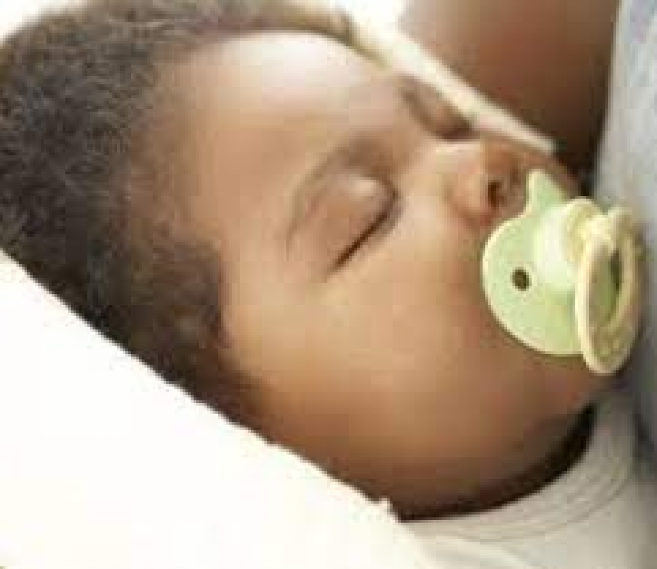 Why mothers shouldn’t give pacifiers to babies –Paediatrician